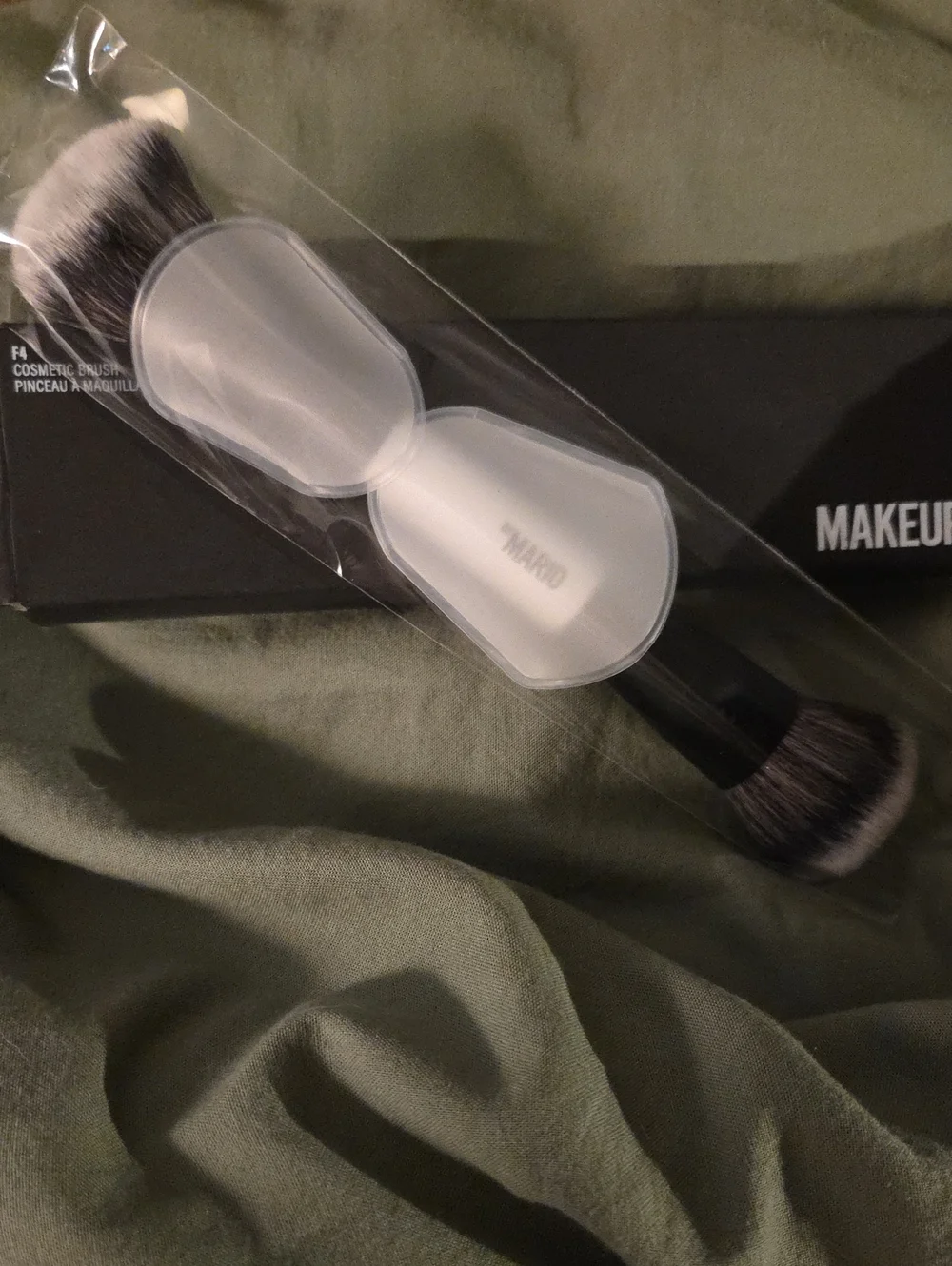 Dual-Ended Makeup Brush F4 - Black Handle with Gray Bristles